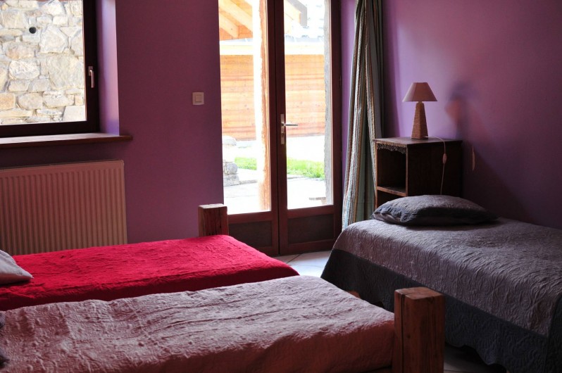Location de vacances - Chalet à Albiez-Montrond - chambre 1 rdc