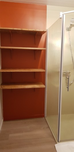 Location de vacances - Gîte à Laruns - Rangement et douche