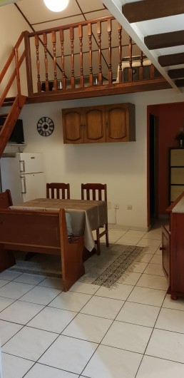 Location de vacances - Maison - Villa à Bois De Nèfles - Séjour du F3 avec mezzanine