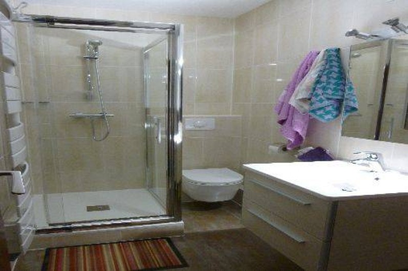 Location de vacances - Appartement à Super Besse - salle de bain