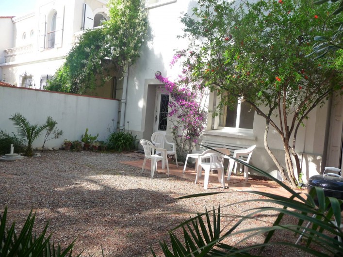 Location de vacances - Chalet à Argelès-sur-Mer - jardin coté rue