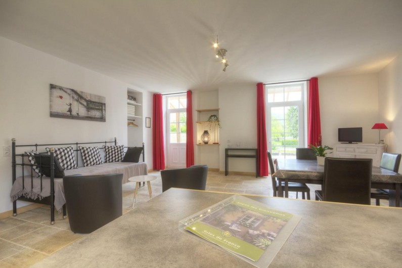 Location de vacances - Gîte à Darcey - Cuisine / Salon / Séjour