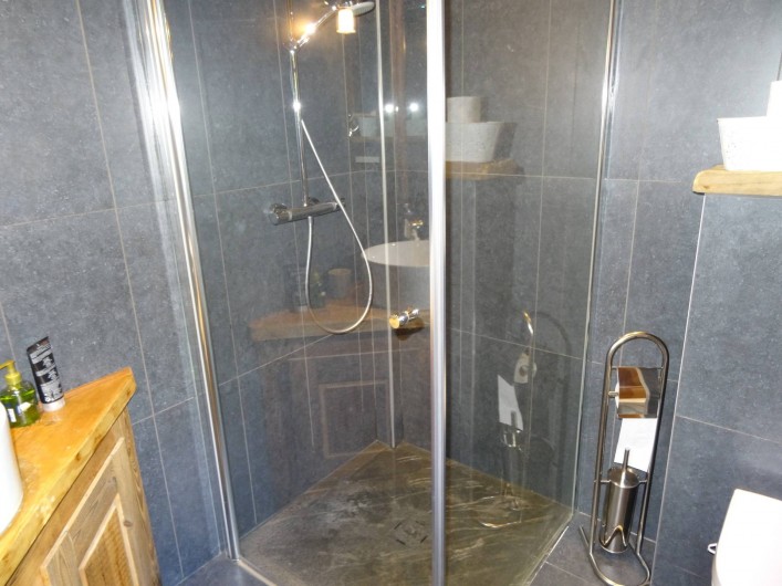 Location de vacances - Chalet à Les Gets - douche 1 + lavabo et WC