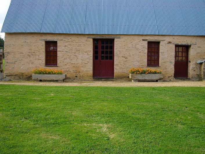 Location de vacances - Gîte à Noyant-la-Gravoyère - façade