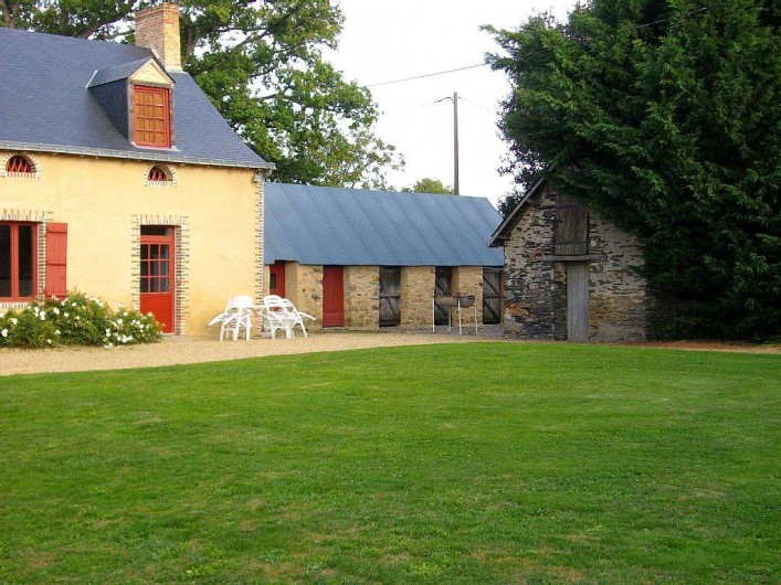 Location de vacances - Gîte à Noyant-la-Gravoyère - jardin