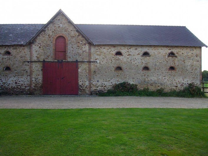 Location de vacances - Gîte à Noyant-la-Gravoyère - Vue arrière
