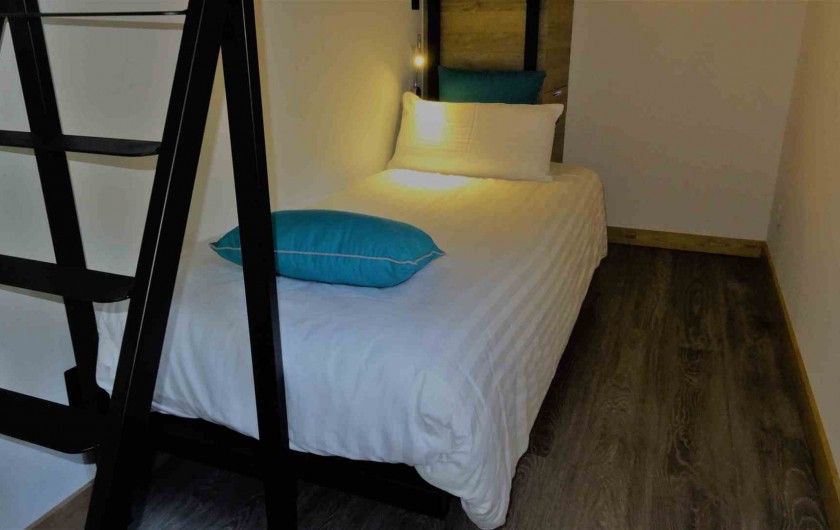 Location de vacances - Chalet à Estaing - RÊVE DE GOSSE le gîte CASSIOPEE La cabine 2 lits superposés