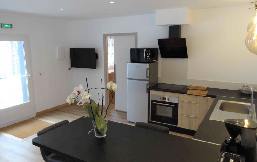 Location de vacances - Chalet à Estaing - RÊVE DE GOSSE le gîte KHÉOPS L'espace cuisine