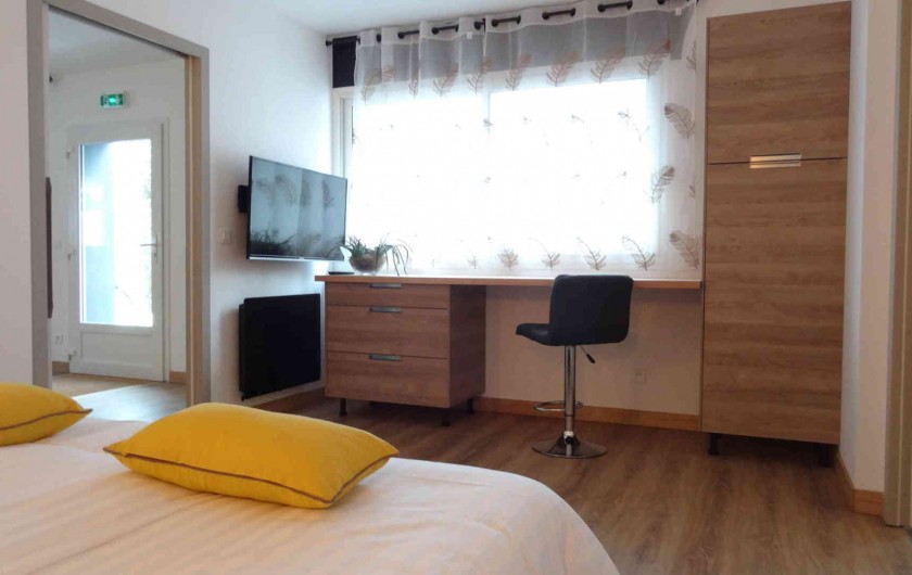 Location de vacances - Chalet à Estaing - RÊVE DE GOSSE le gîte KHÉOPS La chambre king size..