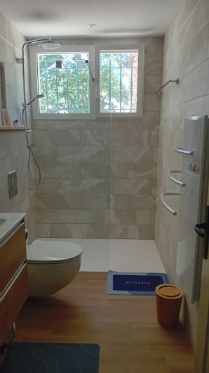 Location de vacances - Villa à Roussas - Salle de douche avec un WC