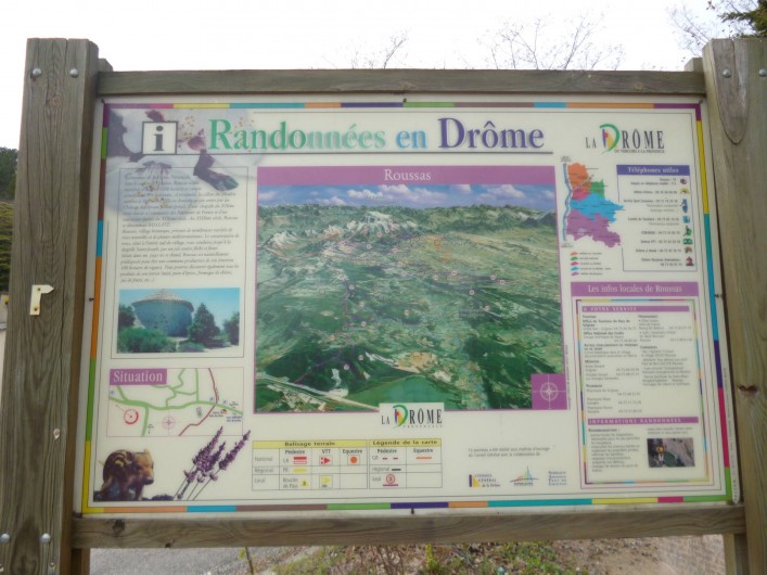 Location de vacances - Villa à Roussas - Possibilité de randonnées dans la Drôme