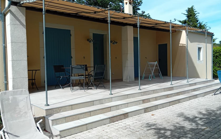 Location de vacances - Villa à Roussas - Terrasse avec vue sur la maison