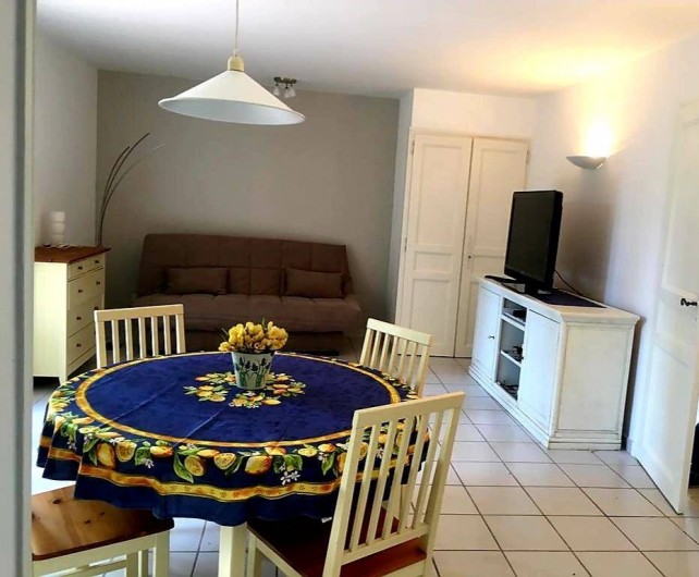 Location de vacances - Villa à Sainte-Maxime - le salon / salle à manger