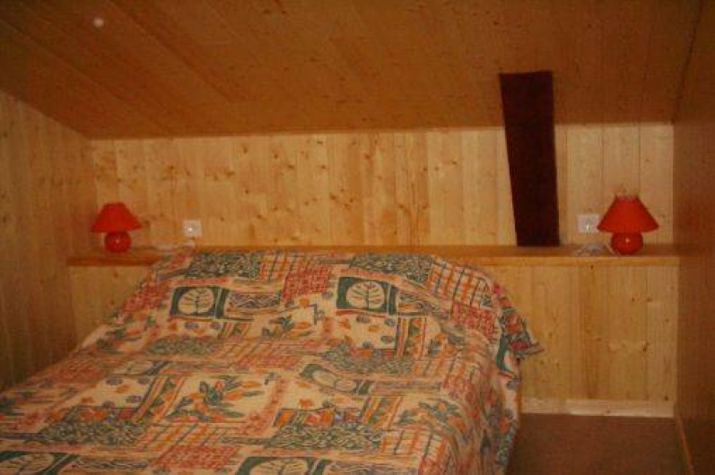 Location de vacances - Gîte à Landos - chambre1 avec saSDE