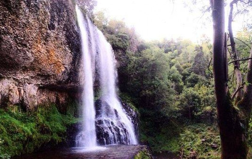 Location de vacances - Gîte à Landos - cascade de la baume