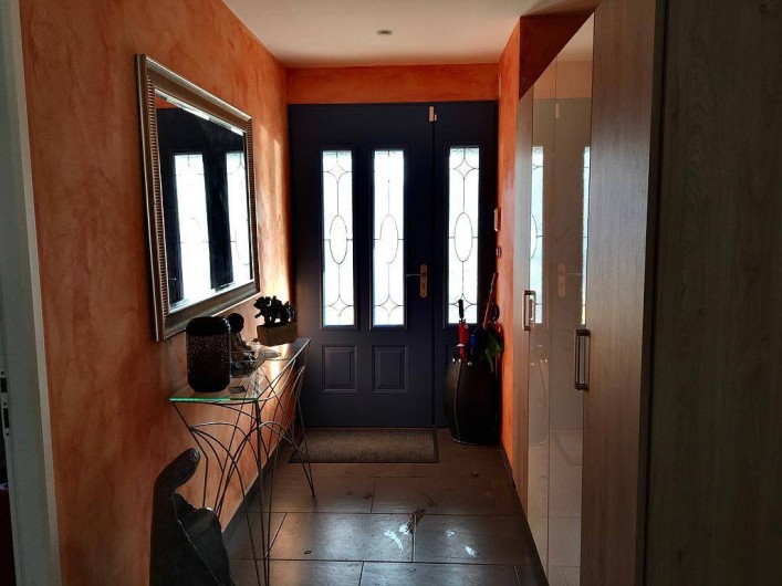 Location de vacances - Chambre d'hôtes à Grayan-et-l'Hôpital - Entrée spacieuse donnant dans la salle de vie