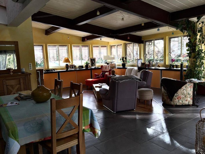 Location de vacances - Chambre d'hôtes à Grayan-et-l'Hôpital - Salle commune de vie de 50m2 lumineuse donnant sur la terrasse orientée sud-est