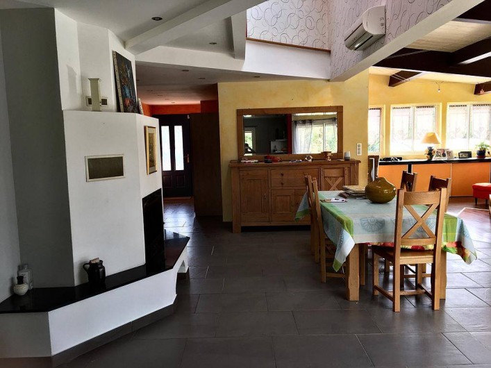 Location de vacances - Chambre d'hôtes à Grayan-et-l'Hôpital - Salle à manger ouverte sur la salle de vie