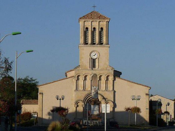 Location de vacances - Chambre d'hôtes à Grayan-et-l'Hôpital - L'église de Grayan-et-l’hôpital