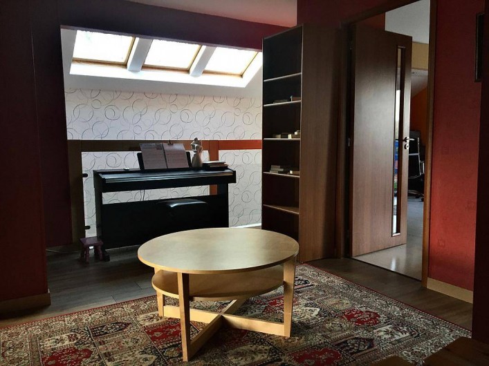 Location de vacances - Chambre d'hôtes à Grayan-et-l'Hôpital - Palier des chambres au 1er étage comprenant cafetière