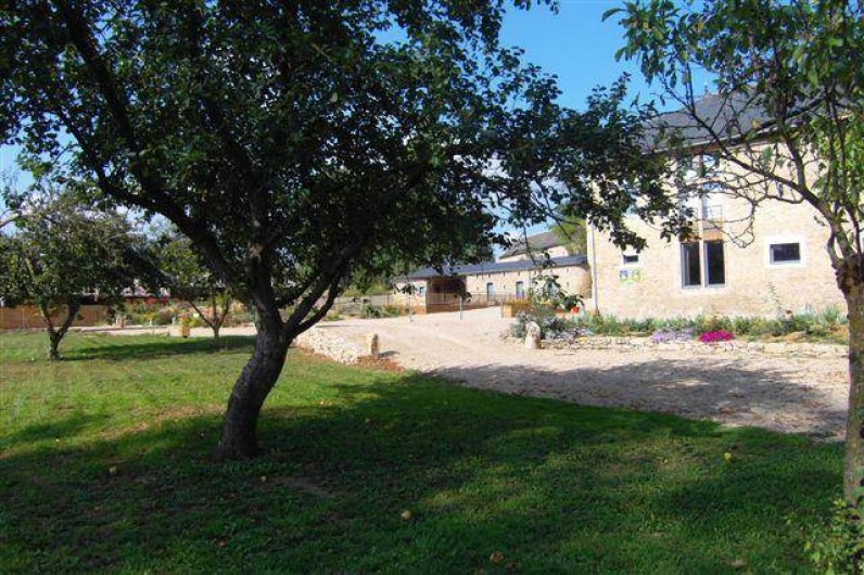 Location de vacances - Gîte à Roussennac - Arrivée au Mas