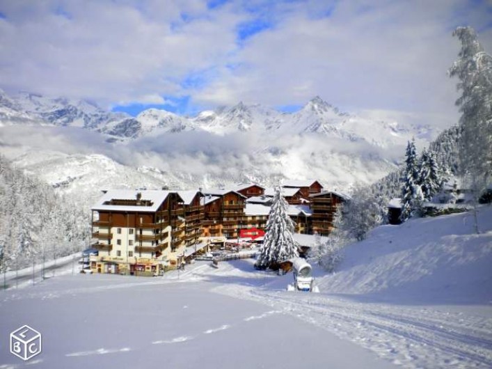 Location de vacances - Studio à Modane - arrivée des pistes et départ télécabine logement dans ce bâtiment