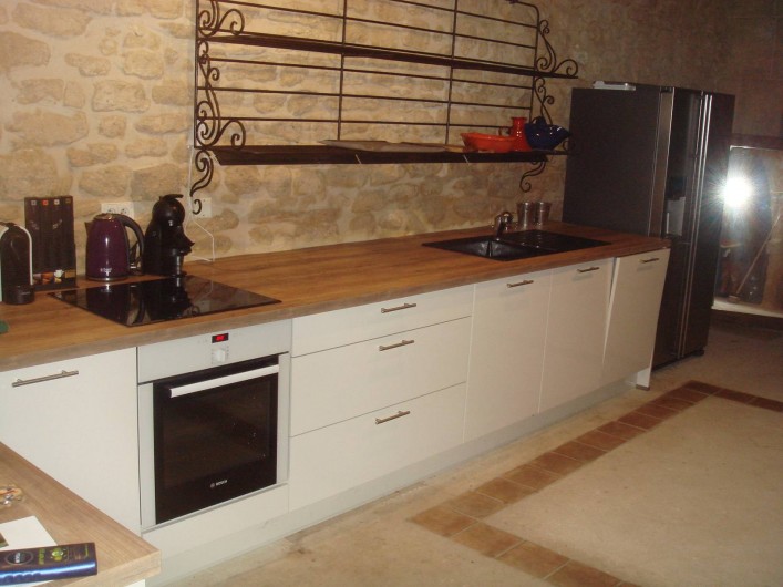 Location de vacances - Mas à Castillon-du-Gard - Cuisine équipée neuve, avec lave vaisselle et frigo américain