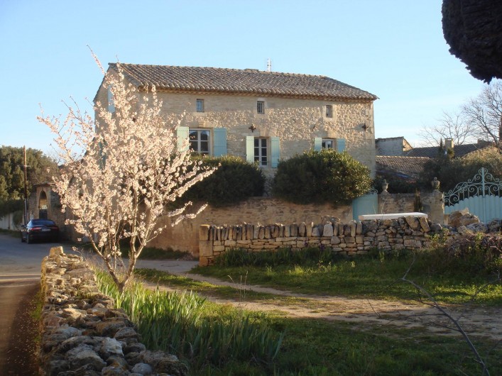Location de vacances - Mas à Castillon-du-Gard - Mas Rafin au printemps !