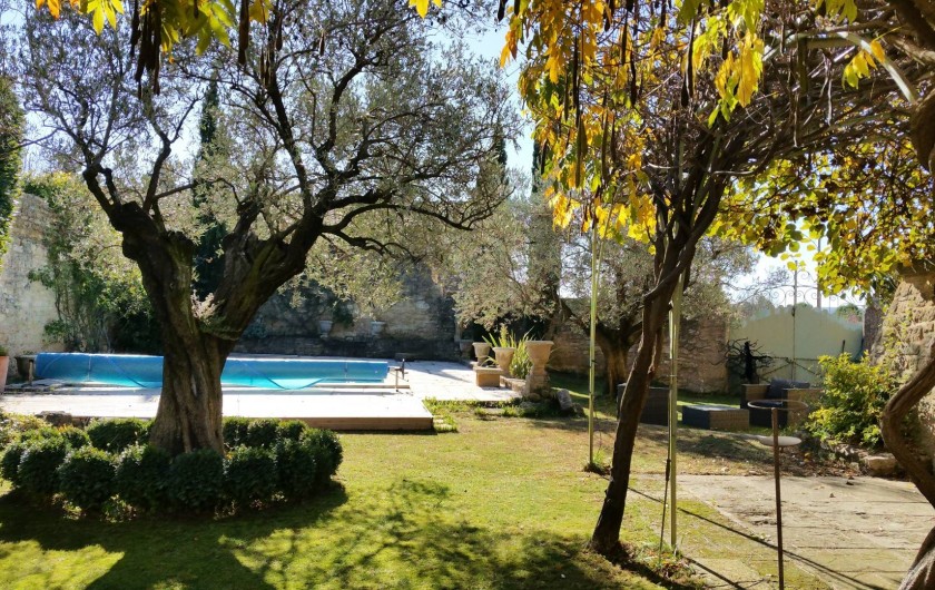 Location de vacances - Mas à Castillon-du-Gard - La piscine de Mas Rafin, à l'abri des regards