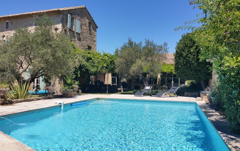 Location de vacances - Mas à Castillon-du-Gard - Piscine 5x9 chauffée, profondeur de 80cm à 2,2m
