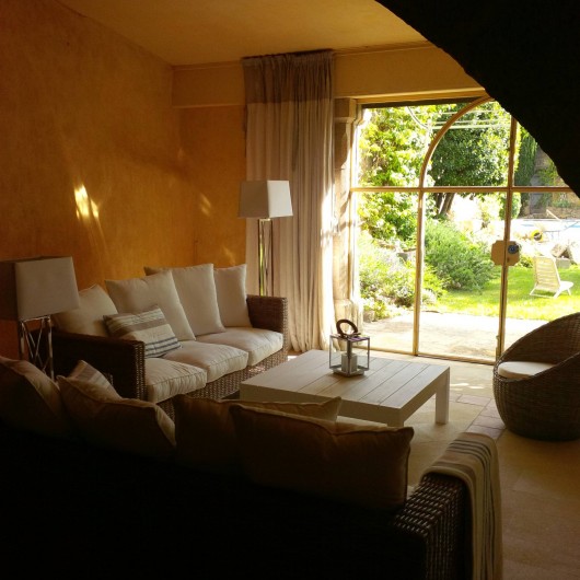 Location de vacances - Mas à Castillon-du-Gard - Salon n°1  (sur 3)