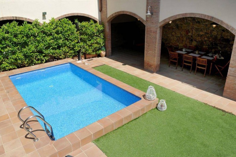 Location de vacances - Mas à Sant Antoni de Calonge - Piscine privée dans le jardín de la maison centennaire