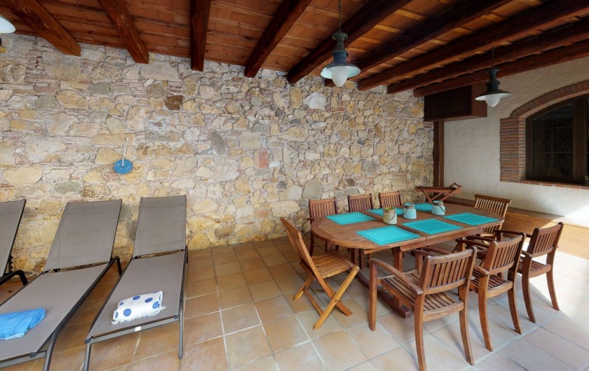 Location de vacances - Mas à Sant Antoni de Calonge - Espace de salle à manger à l'extérieur et sous abri