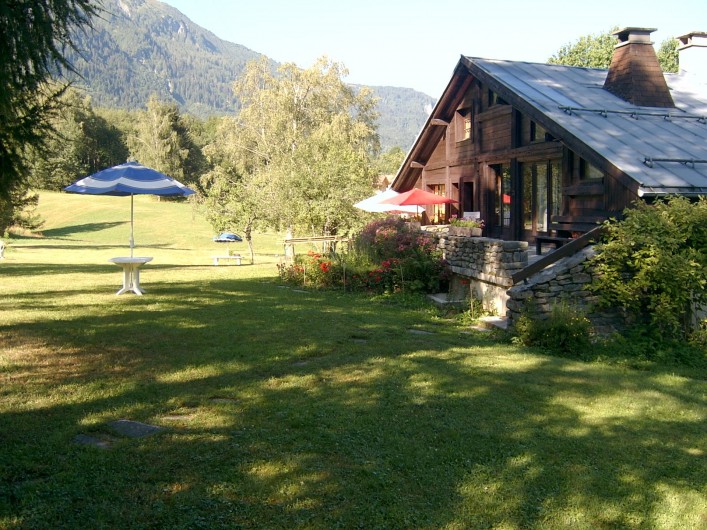 Location de vacances - Chalet à Les Houches - Arrivée au chalet l'été
