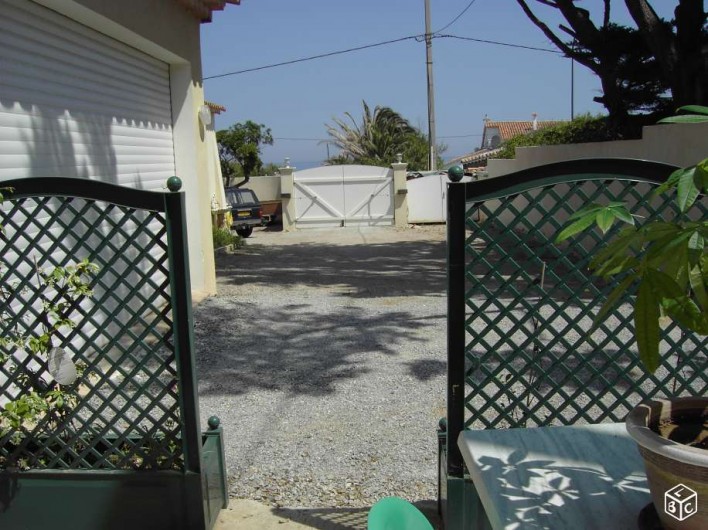 Location de vacances - Studio à Sainte-Maxime - Entrée privée  parking