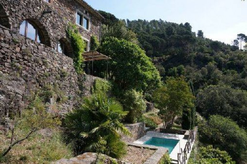 Location de vacances - Gîte à Mialet - vu de l'ensemble du Mas côté Sud