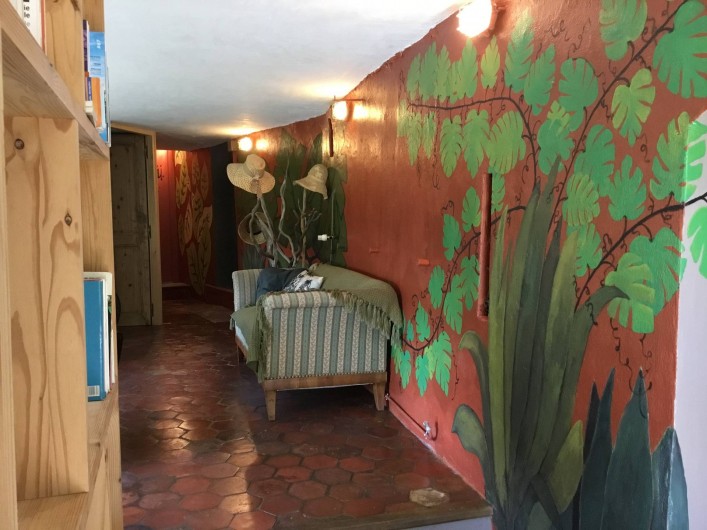 Location de vacances - Gîte à Mialet - Fresque à l'entrée du gîte du Figuier