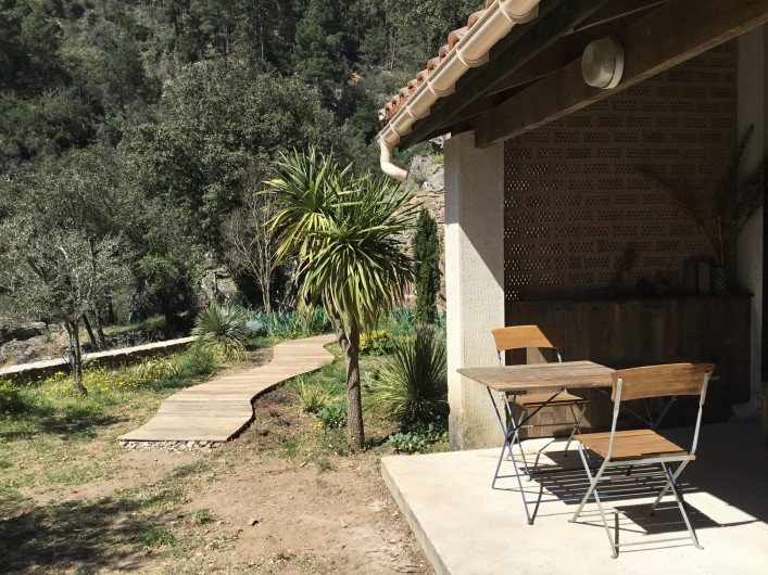 Location de vacances - Gîte à Mialet - Terrasse ombragée ( gîte de l'Olivier)