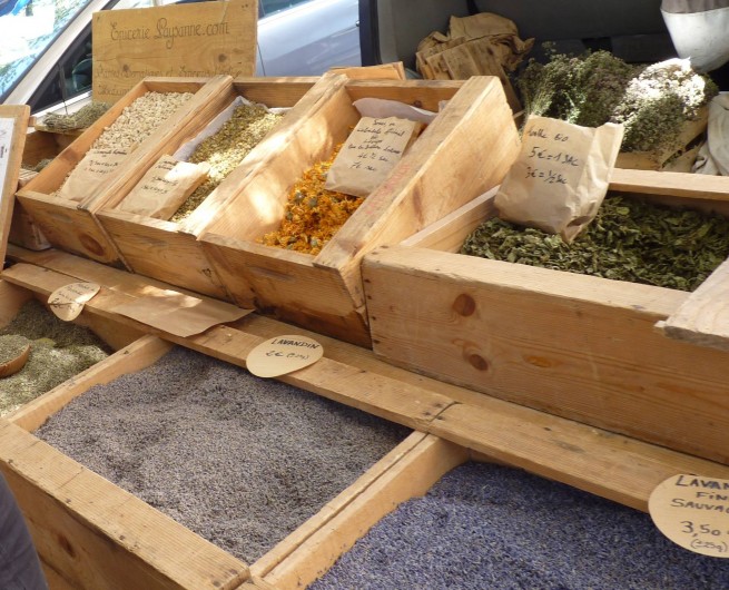 Location de vacances - Studio à Gréoux-les-Bains - et ces odeurs...