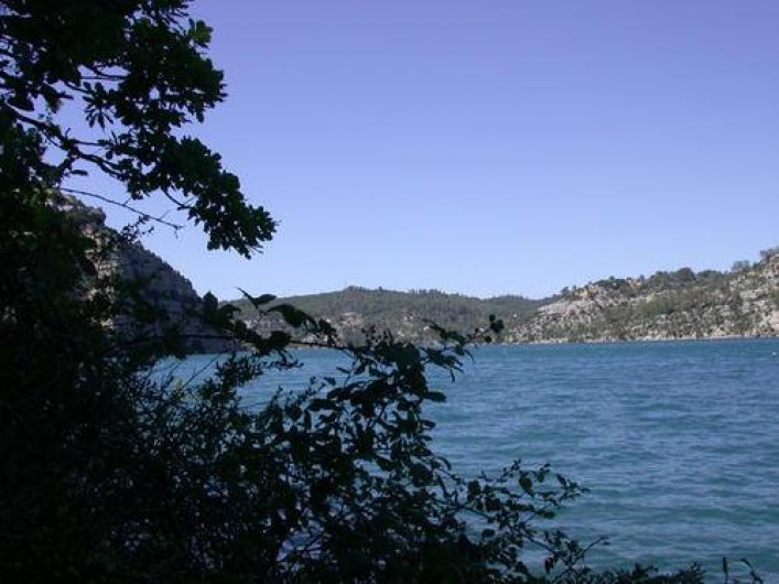Location de vacances - Studio à Gréoux-les-Bains - Le lac d'Esparron