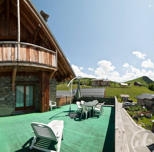 Location de vacances - Appartement à Albiez-le-Vieux - vue terrasse été