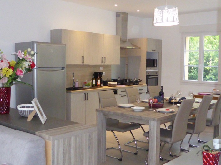 Location de vacances - Gîte à Mirepeisset - Cuisine et salle à manger du gîte Artémisia