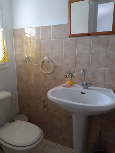 Location de vacances - Villa à Sainte-Maxime - salle de douche