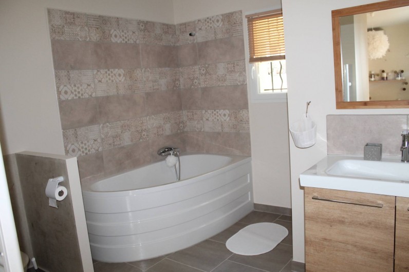 Location de vacances - Maison - Villa à Mornas - sdb suite parentale