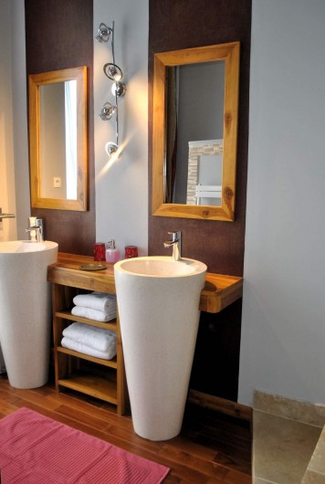 Location de vacances - Chambre d'hôtes à Salies-de-Béarn - salle de bain la Baldaquin