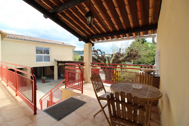 Location de vacances - Gîte à Aubenas - Petite terrasse donnant sur la cour