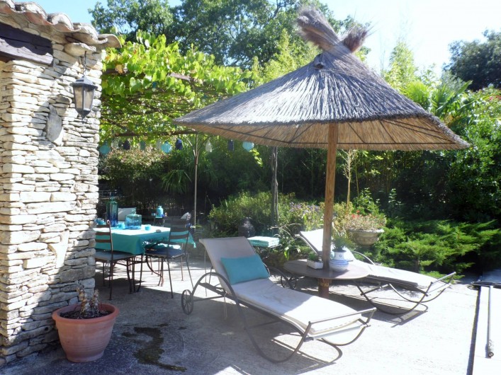 Location de vacances - Mas à Venasque - Coin piscine