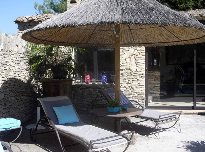 Location de vacances - Mas à Venasque - Coin piscine