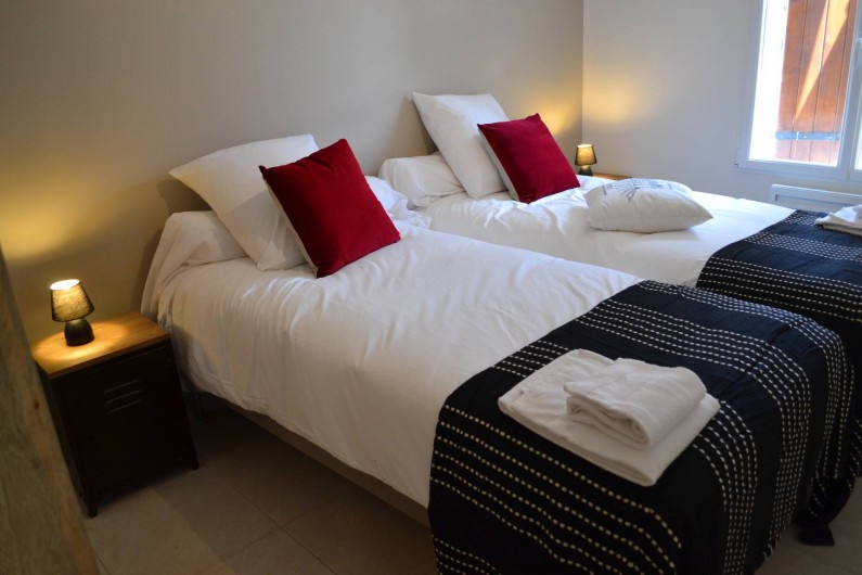 Location de vacances - Gîte à Lougratte - Chambre 2 lits ou 1 litavec salle d'eau à partager