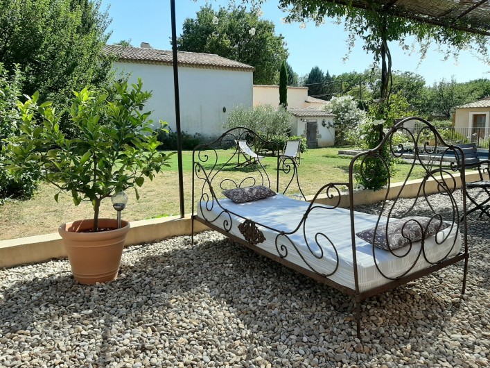 Location de vacances - Villa à Uzès - Salle de bain de l'étage  15m2 2 vasques Douche à l'italienne Grande baignoire